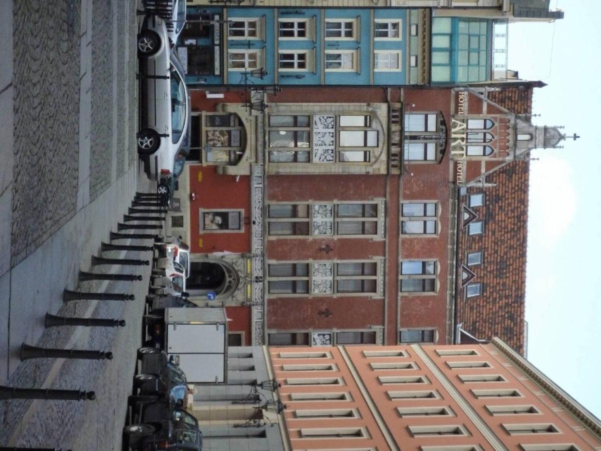 Academus Pub & Guest House Wroclaw Bagian luar foto