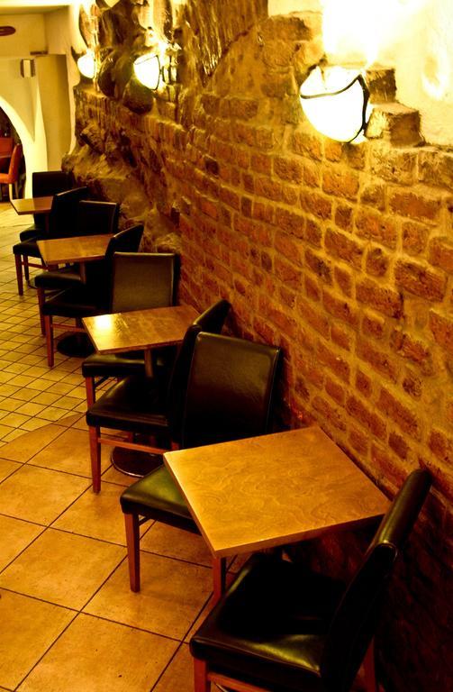 Academus Pub & Guest House Wroclaw Bagian luar foto