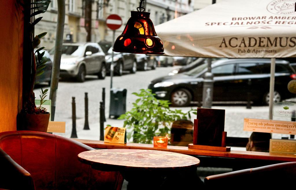 Academus Pub & Guest House Wroclaw Bagian luar foto