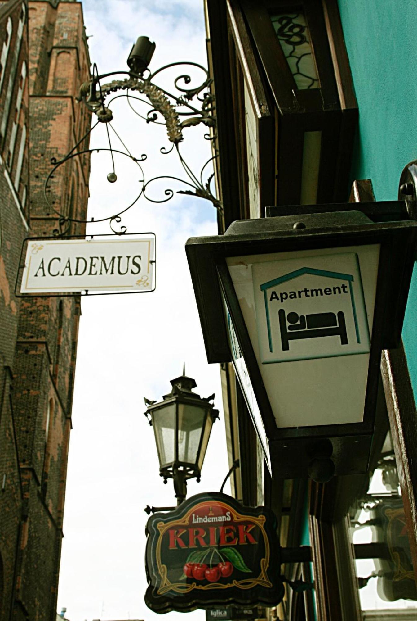 Academus Pub & Guest House Wroclaw Bagian luar foto