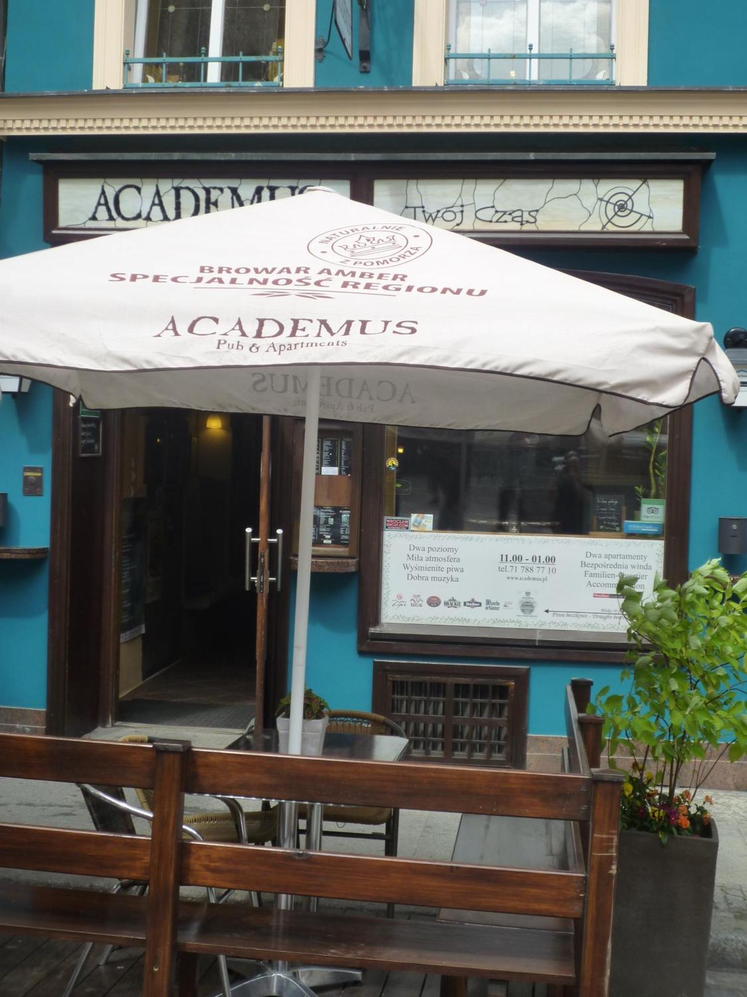 Academus Pub & Guest House Wroclaw Bagian luar foto