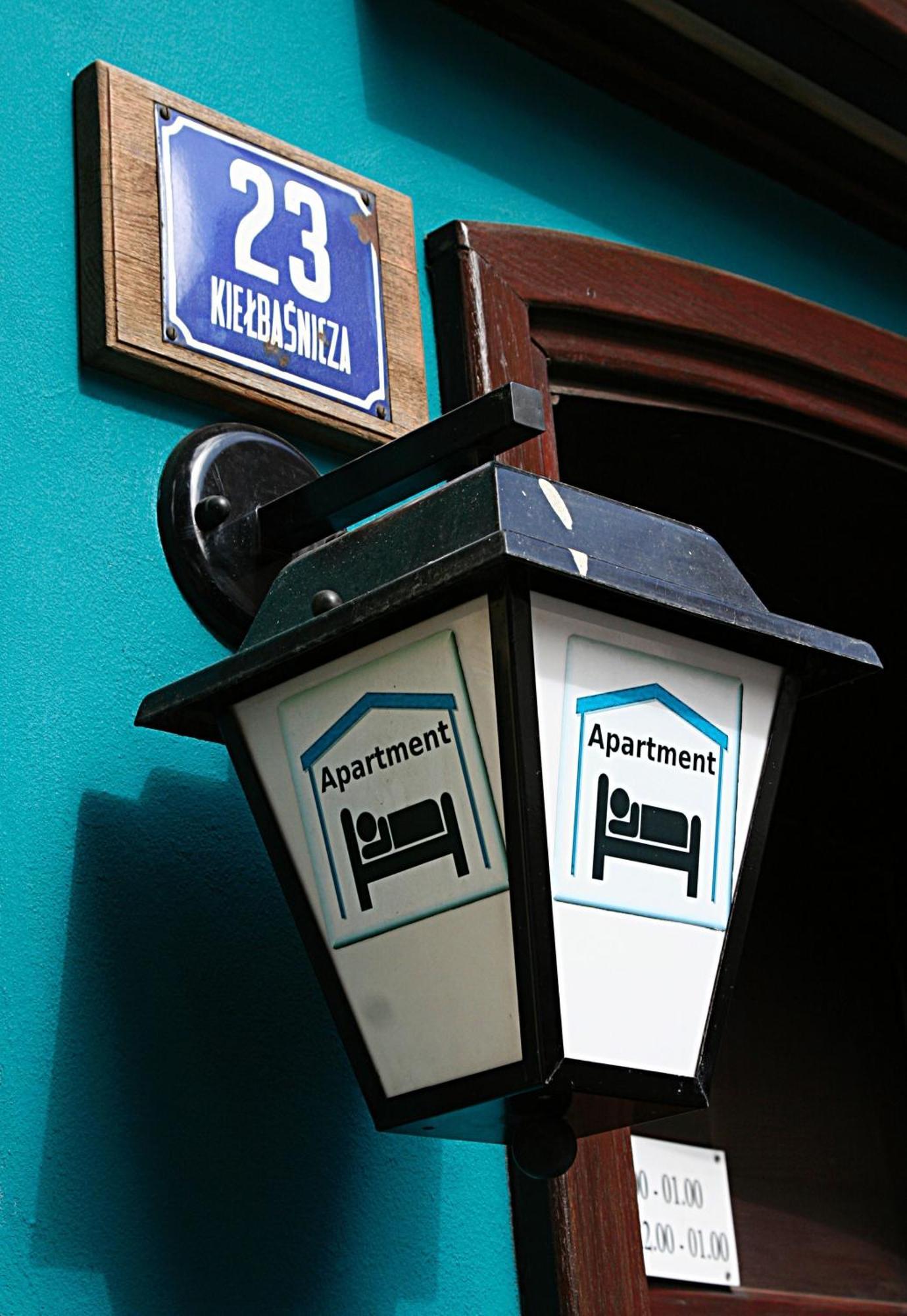 Academus Pub & Guest House Wroclaw Bagian luar foto