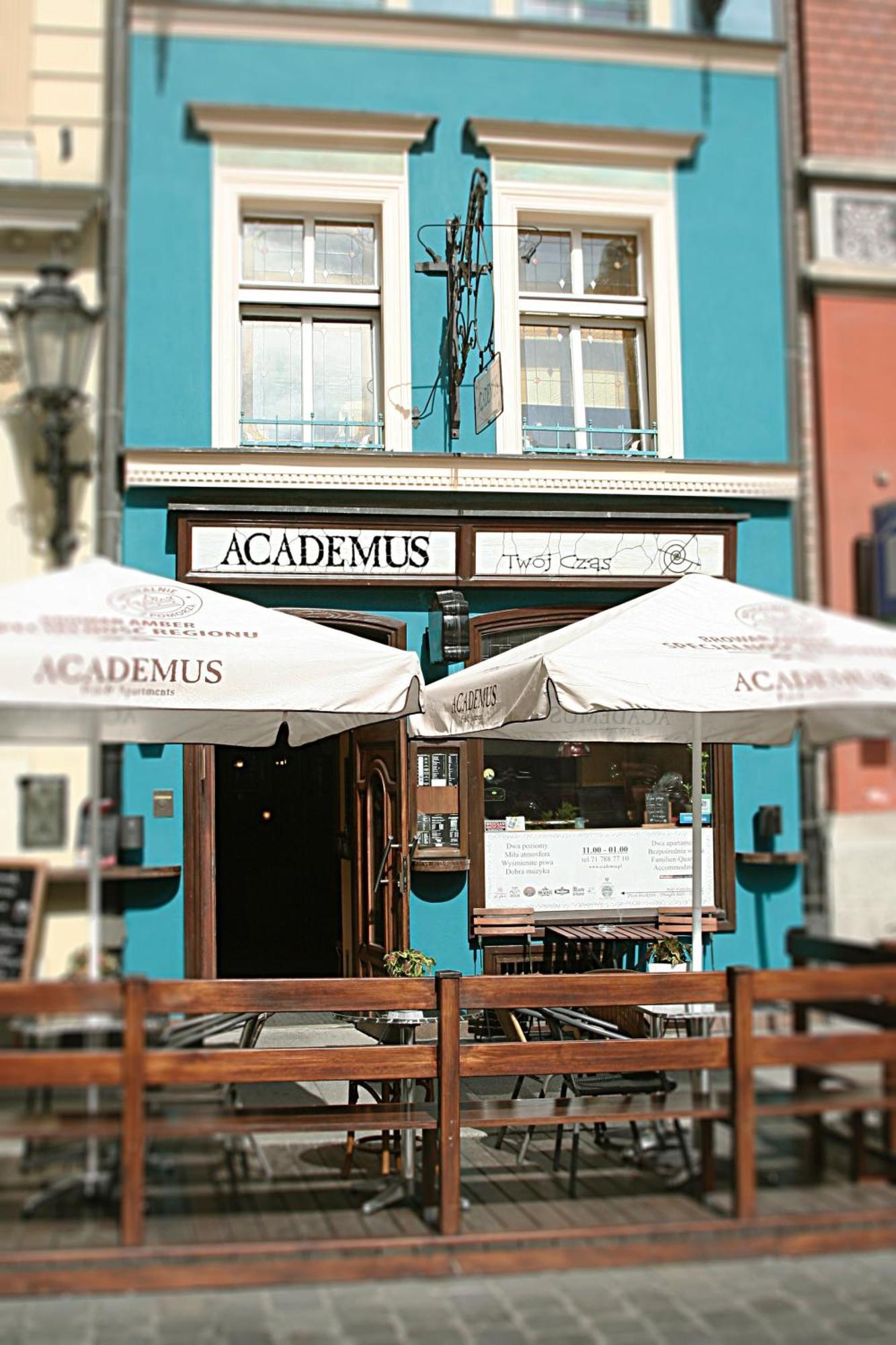 Academus Pub & Guest House Wroclaw Bagian luar foto