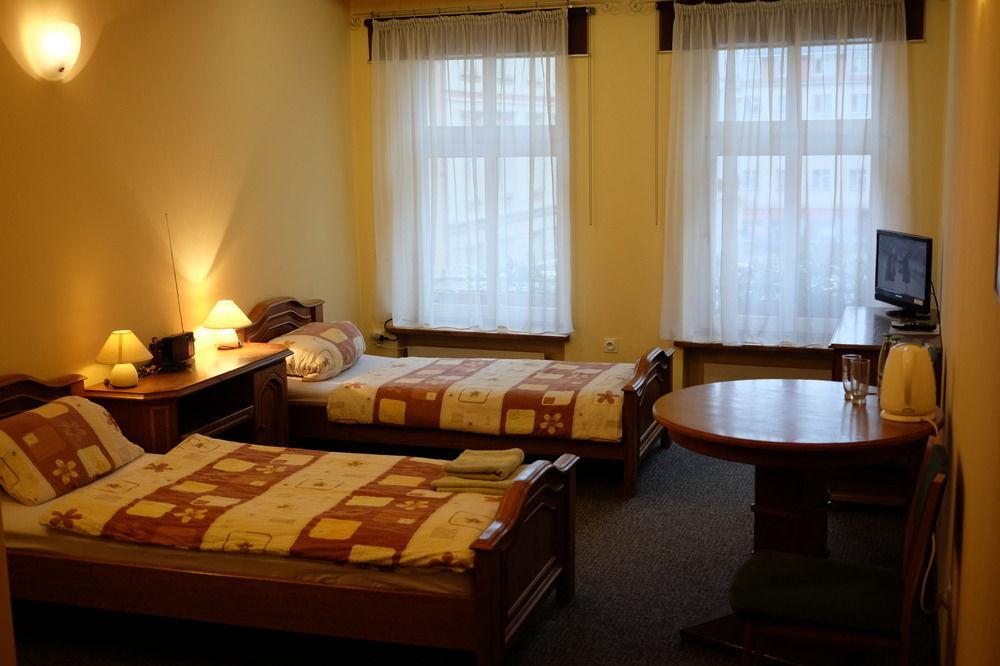 Academus Pub & Guest House Wroclaw Bagian luar foto
