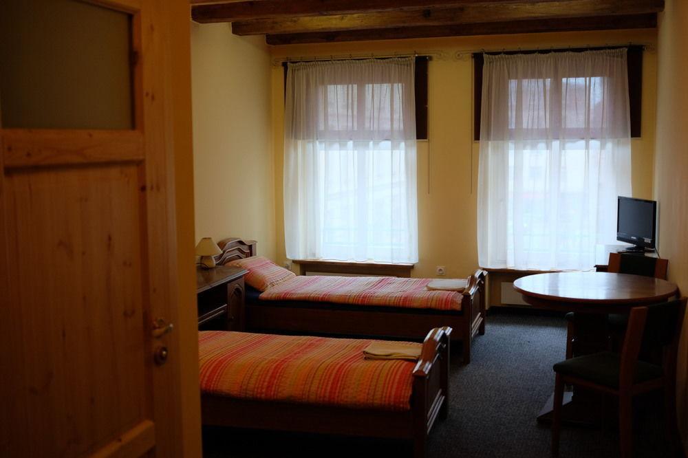 Academus Pub & Guest House Wroclaw Bagian luar foto