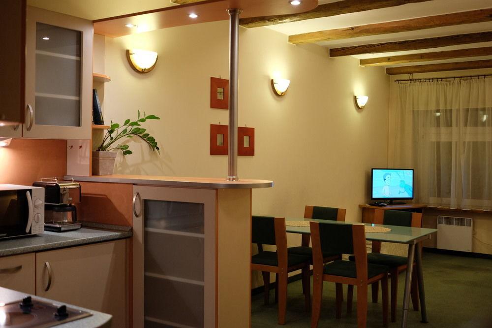 Academus Pub & Guest House Wroclaw Bagian luar foto