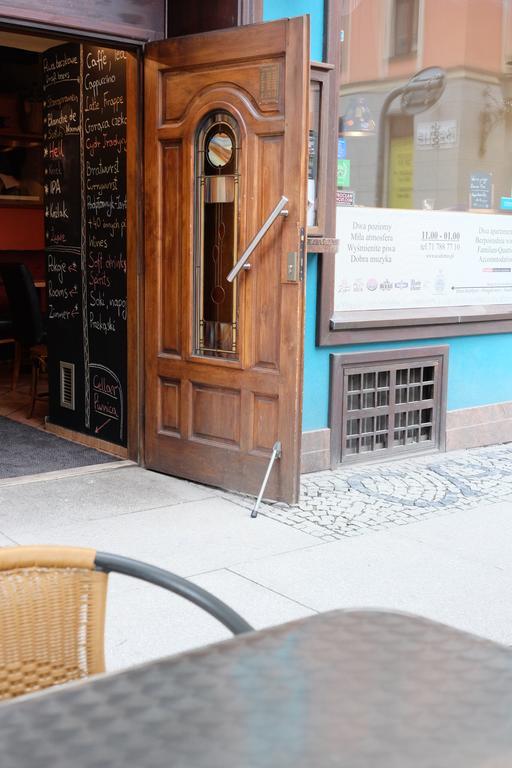 Academus Pub & Guest House Wroclaw Bagian luar foto