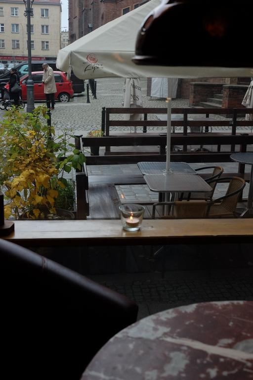 Academus Pub & Guest House Wroclaw Bagian luar foto
