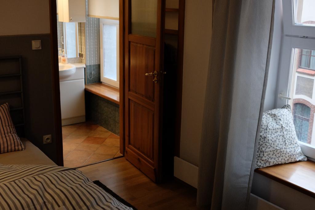 Academus Pub & Guest House Wroclaw Bagian luar foto