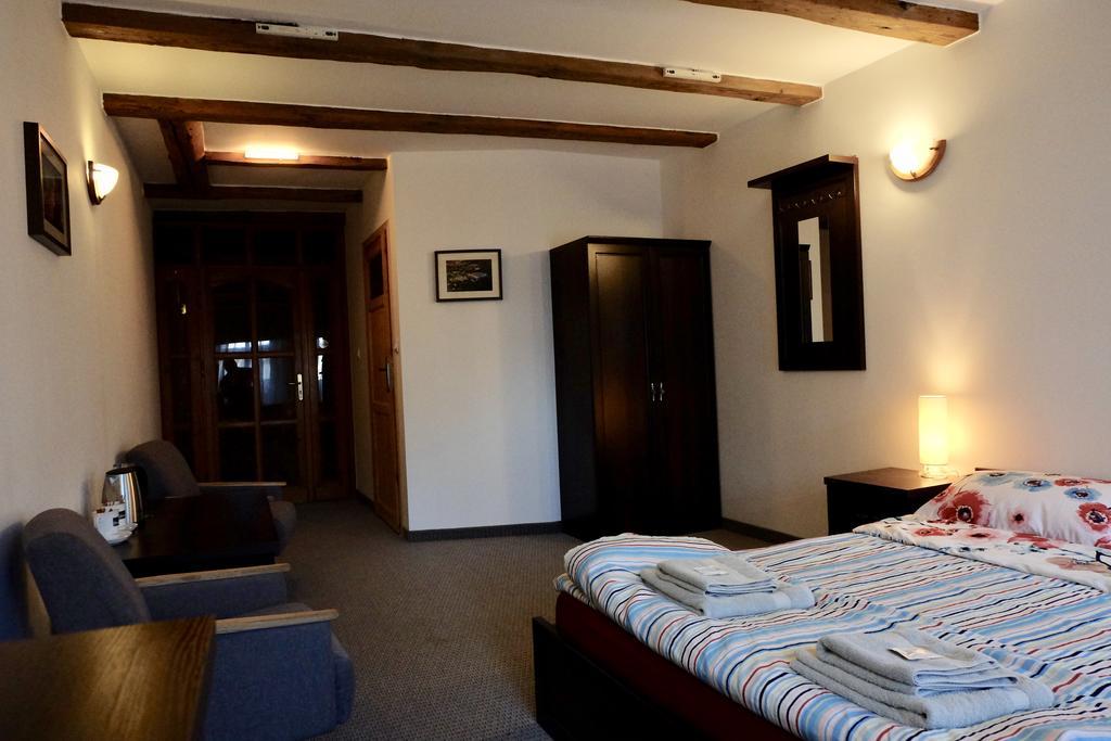 Academus Pub & Guest House Wroclaw Bagian luar foto