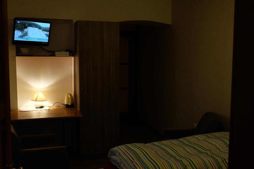Academus Pub & Guest House Wroclaw Bagian luar foto