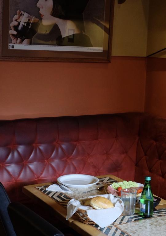 Academus Pub & Guest House Wroclaw Bagian luar foto