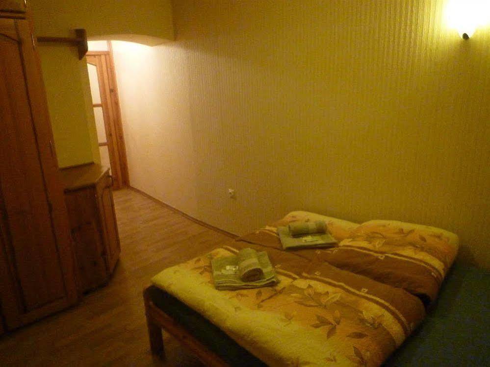 Academus Pub & Guest House Wroclaw Bagian luar foto